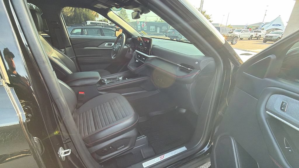 Certified 2025 Ford Explorer ST-Line w/ Premium Package AWD/4WD image 27