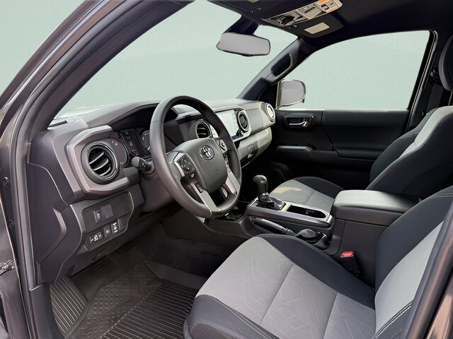 Used 2023 Toyota Tacoma TRD Off-Road AWD/4WD image 4