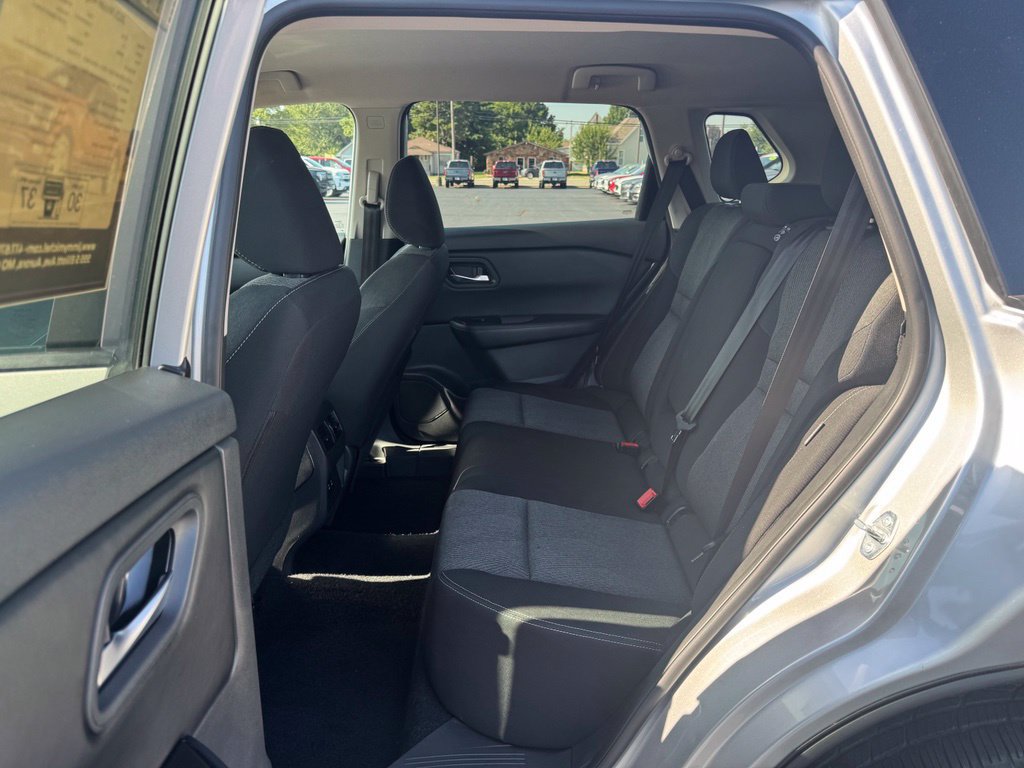 Used 2025 Nissan Rogue SV FWD image 19