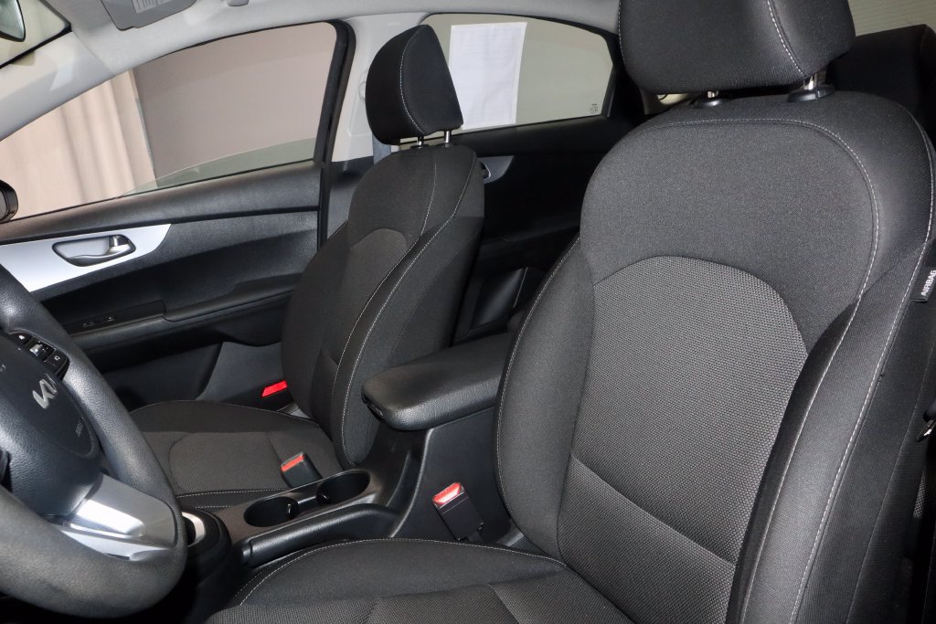 Used 2024 Kia Forte LXS w/ LXS Technology Package FWD image 25