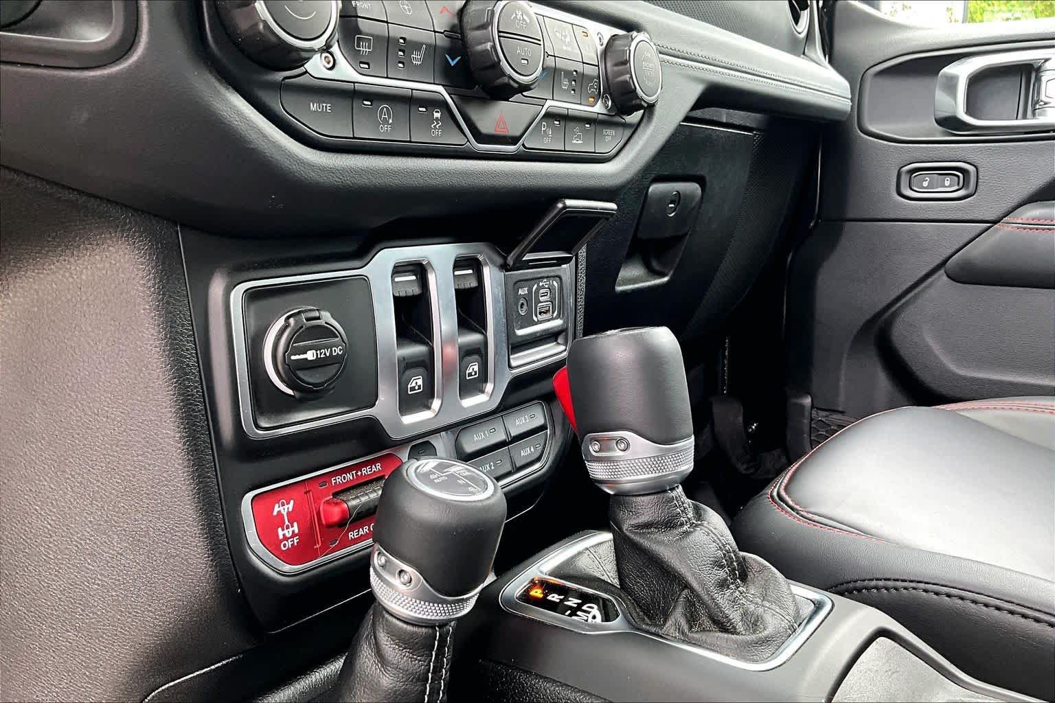 Used 2025 Jeep Wrangler Rubicon AWD/4WD image 37