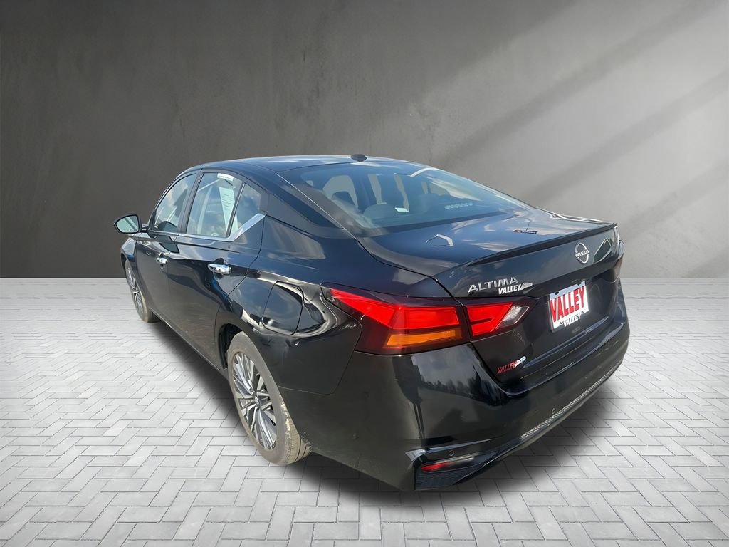 Used 2024 Nissan Altima 2.5 SV FWD image 5