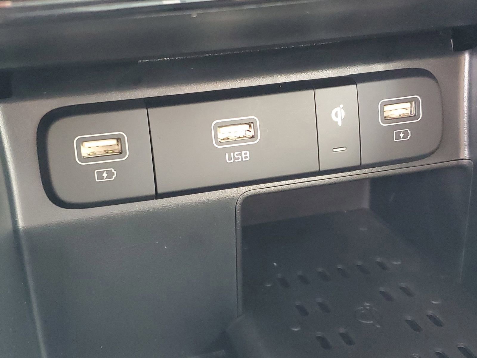 Used 2023 Kia Sorento SX image 28