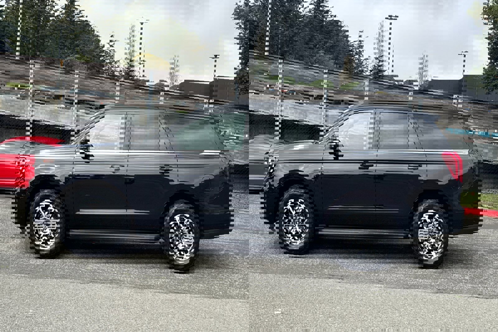 Certified 2025 Ford Expedition Active image 7