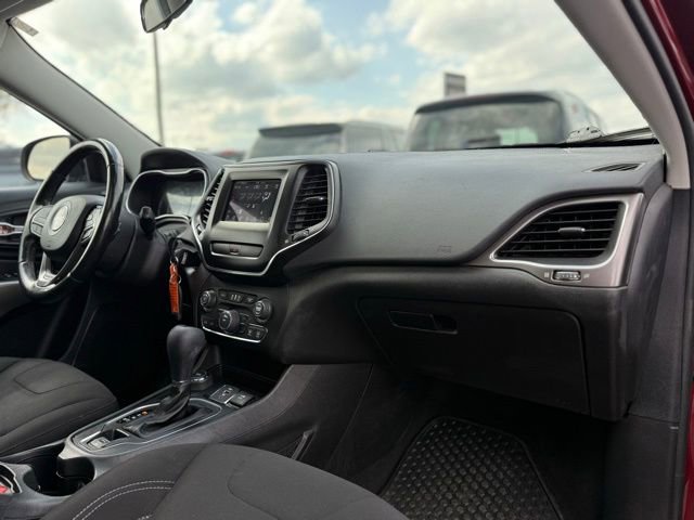 Used 2020 Jeep Cherokee Latitude w/ Cold Weather Group AWD/4WD image 14