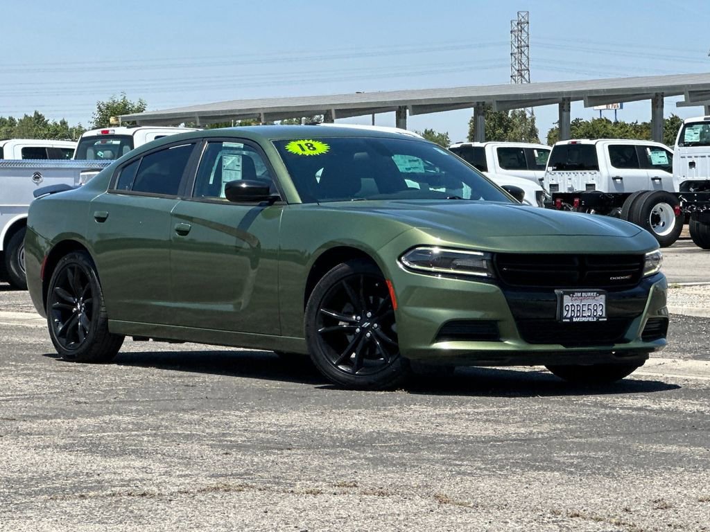 Used 2018 Dodge Charger SXT w/ Blacktop Package RWD image 1