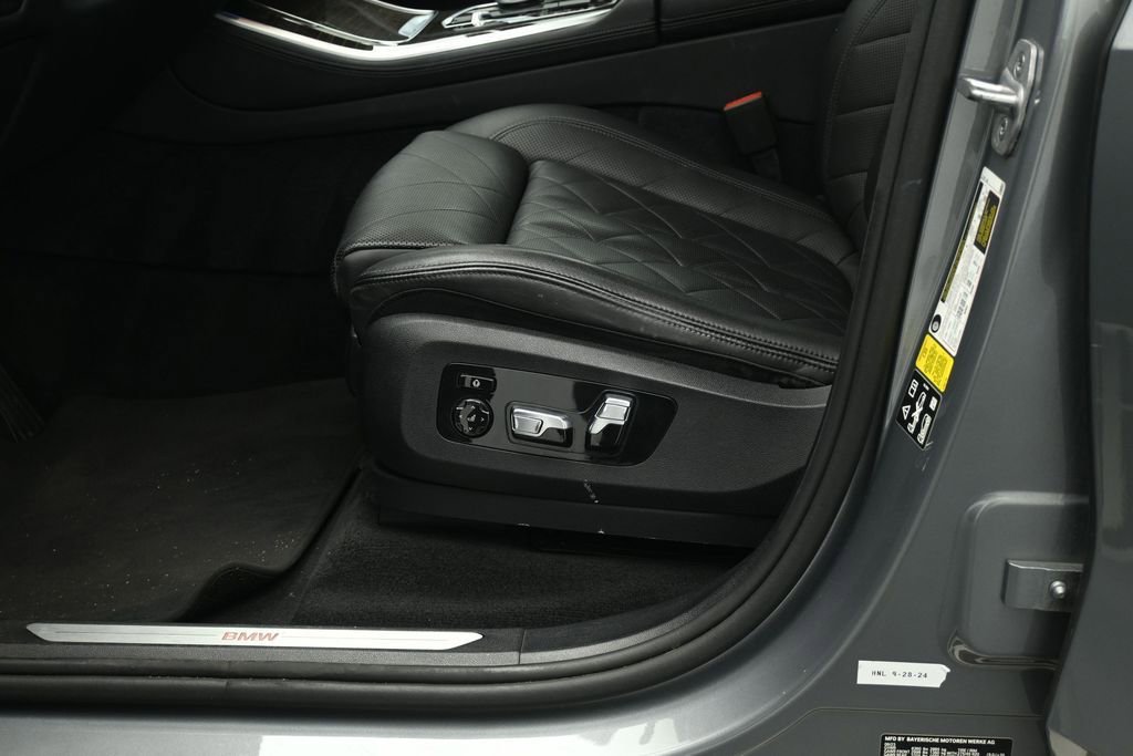 Used 2024 BMW X5 xDrive40i AWD/4WD image 11