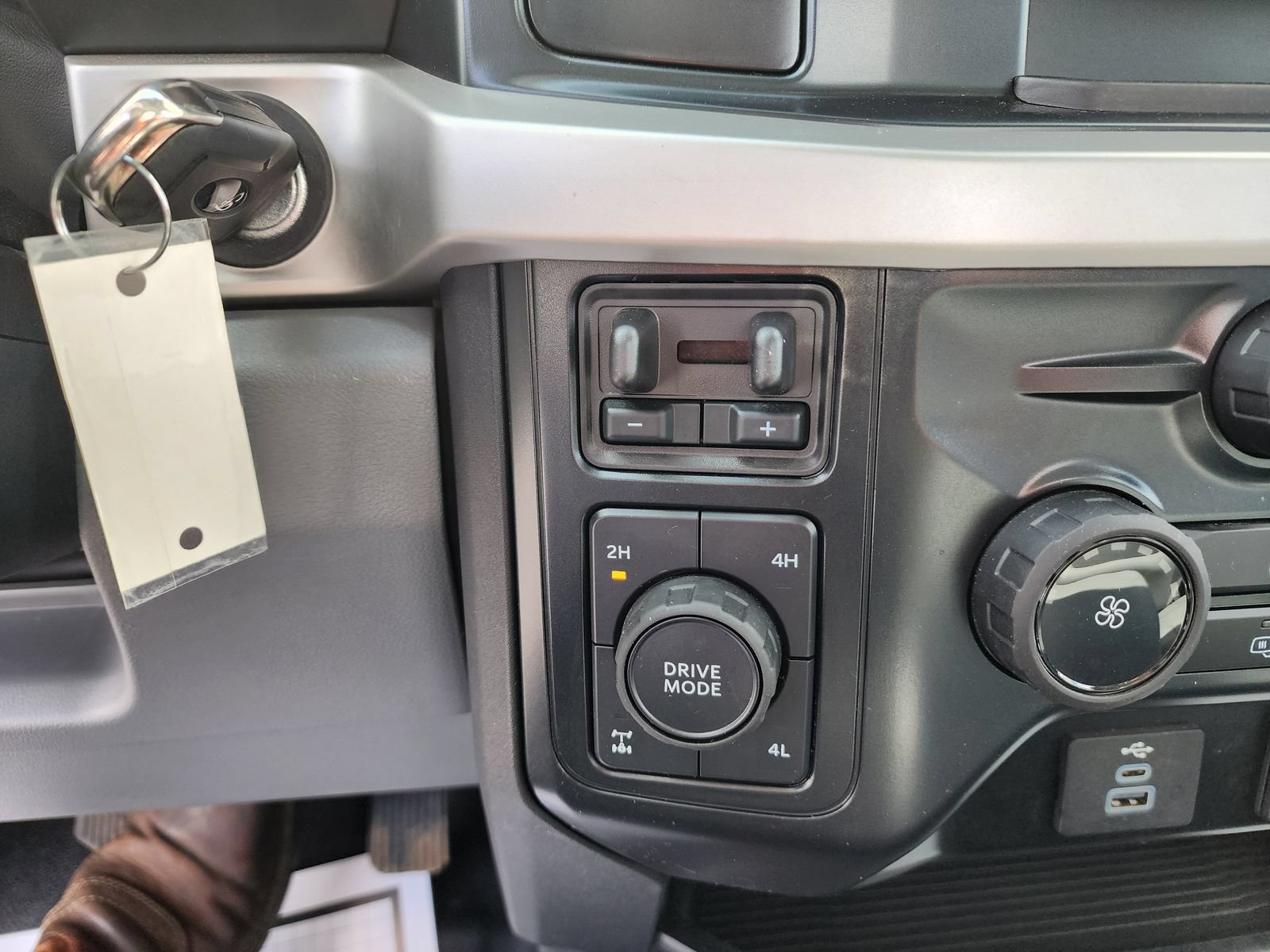 Certified 2025 Ford F250 XL w/ XL Off-Road Package AWD/4WD image 17