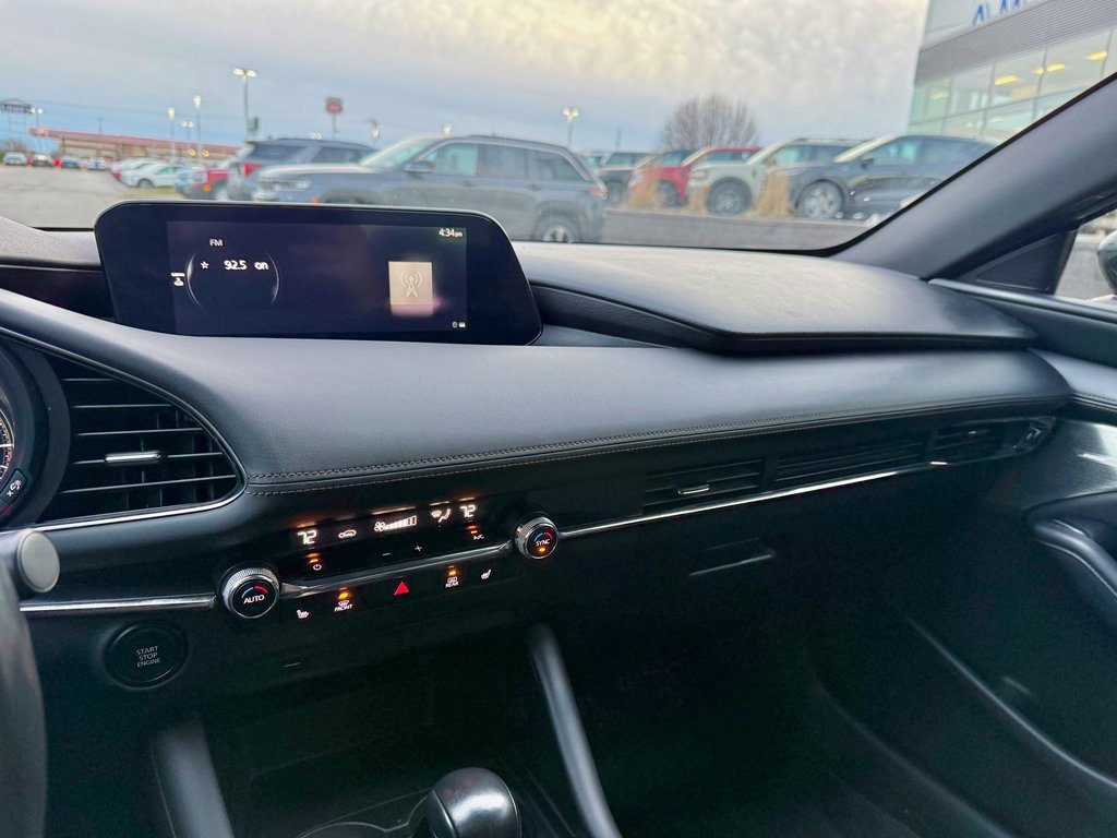 Used 2020 MAZDA MAZDA3 Premium image 21