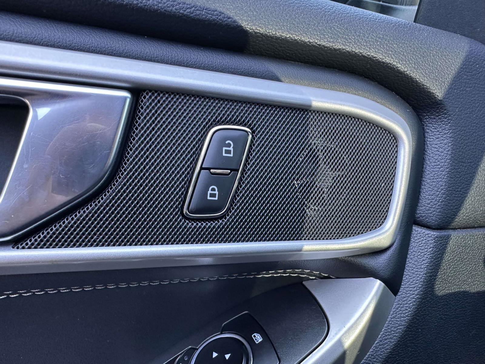 Certified 2022 Ford Explorer XLT w/ Equipment Group 202A AWD/4WD image 33