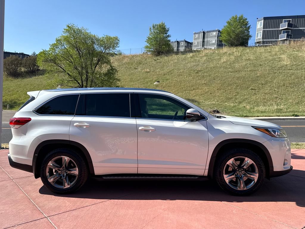 Used 2018 Toyota Highlander Limited Platinum AWD/4WD image 6