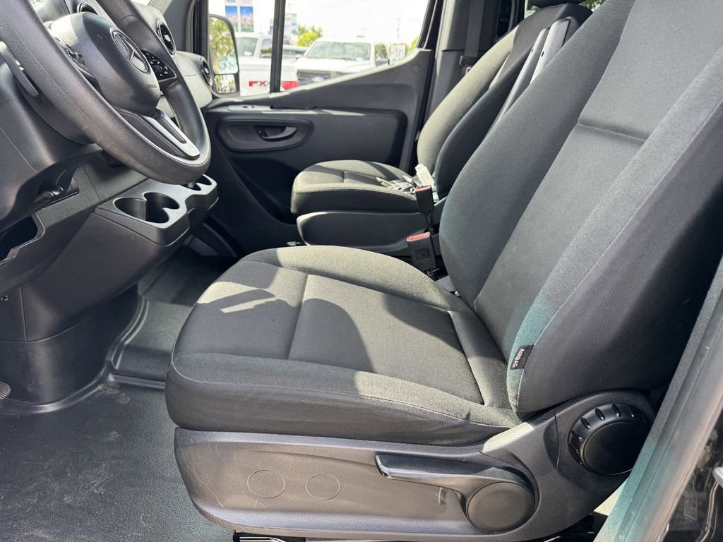 Used 2024 Mercedes-Benz Sprinter 2500 image 13