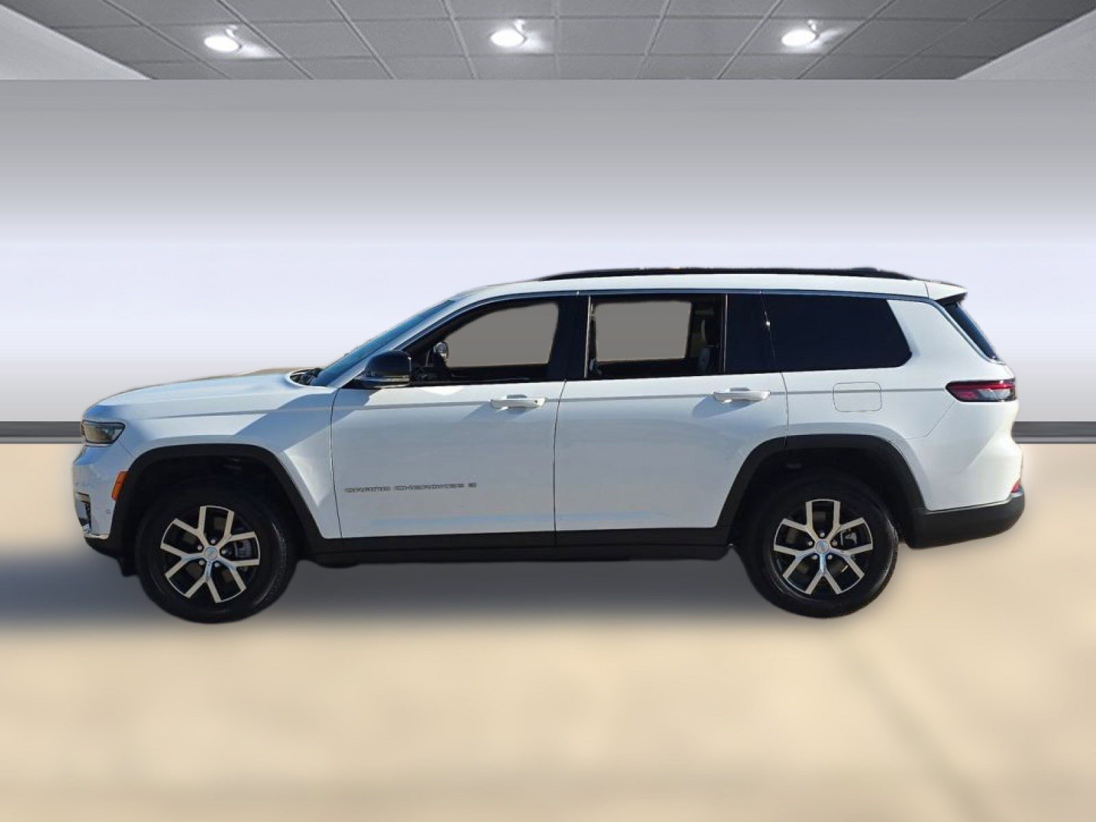 Used 2025 Jeep Grand Cherokee L Limited w/ Luxury Tech Group II image 2