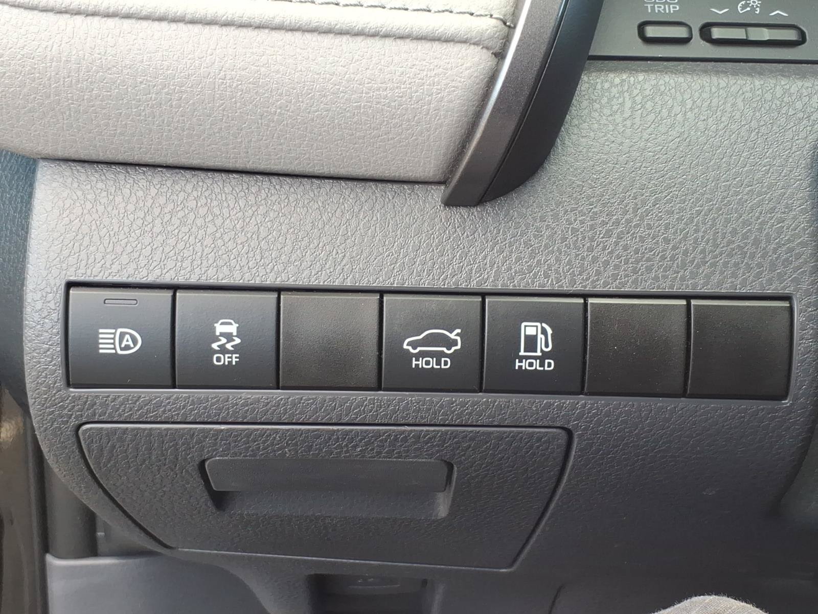 Used 2019 Toyota Camry LE FWD image 16