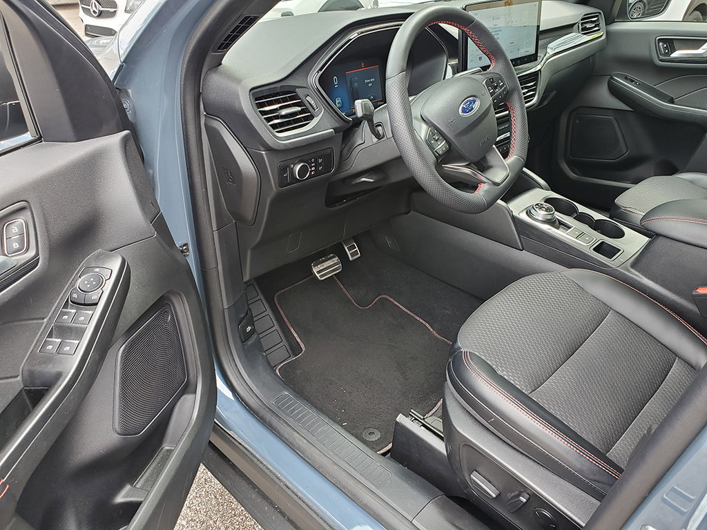 Certified 2023 Ford Escape ST-Line w/ Tech Pack #1 FWD image 6