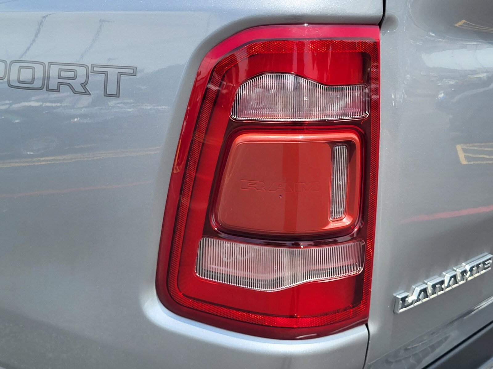 Used 2021 RAM 1500 Laramie AWD/4WD image 10