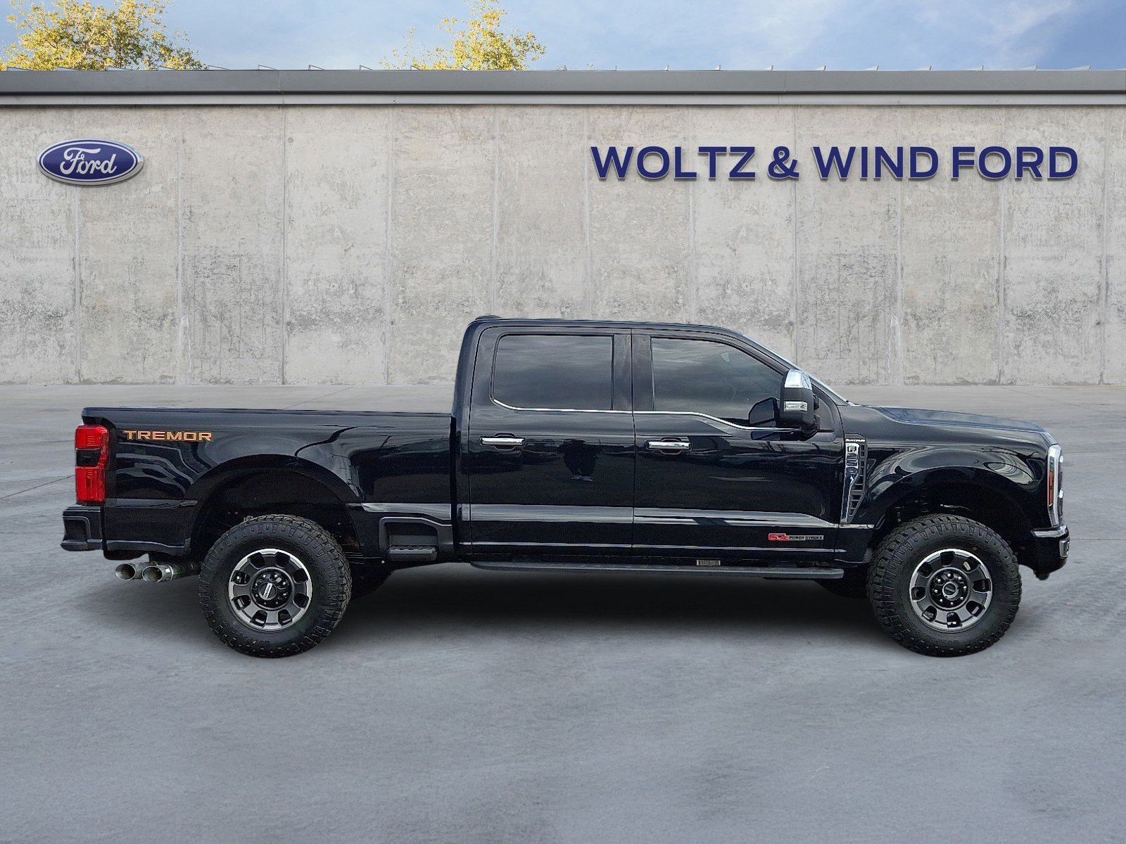 Certified 2024 Ford F250 Platinum w/ Tremor Off-Road Package image 2