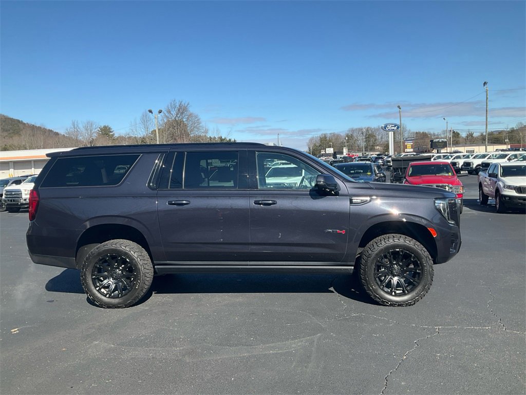 Used 2023 GMC Yukon XL AT4 image 2