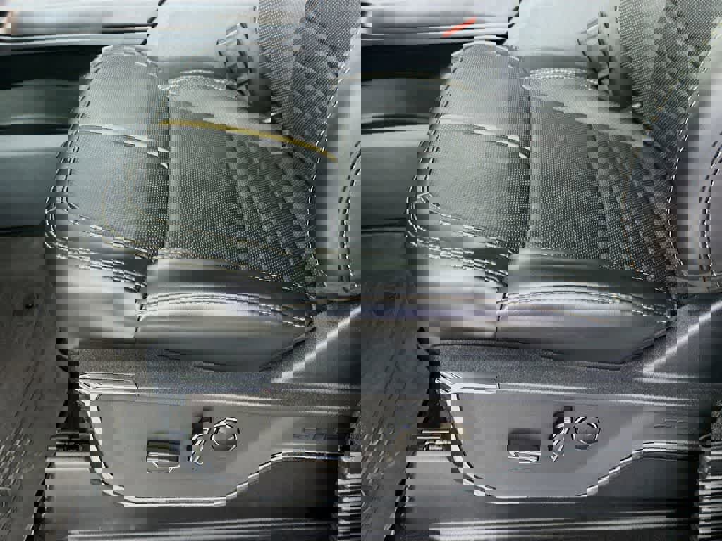 Certified 2023 Ford F150 Platinum w/ Equipment Group 701A High image 32