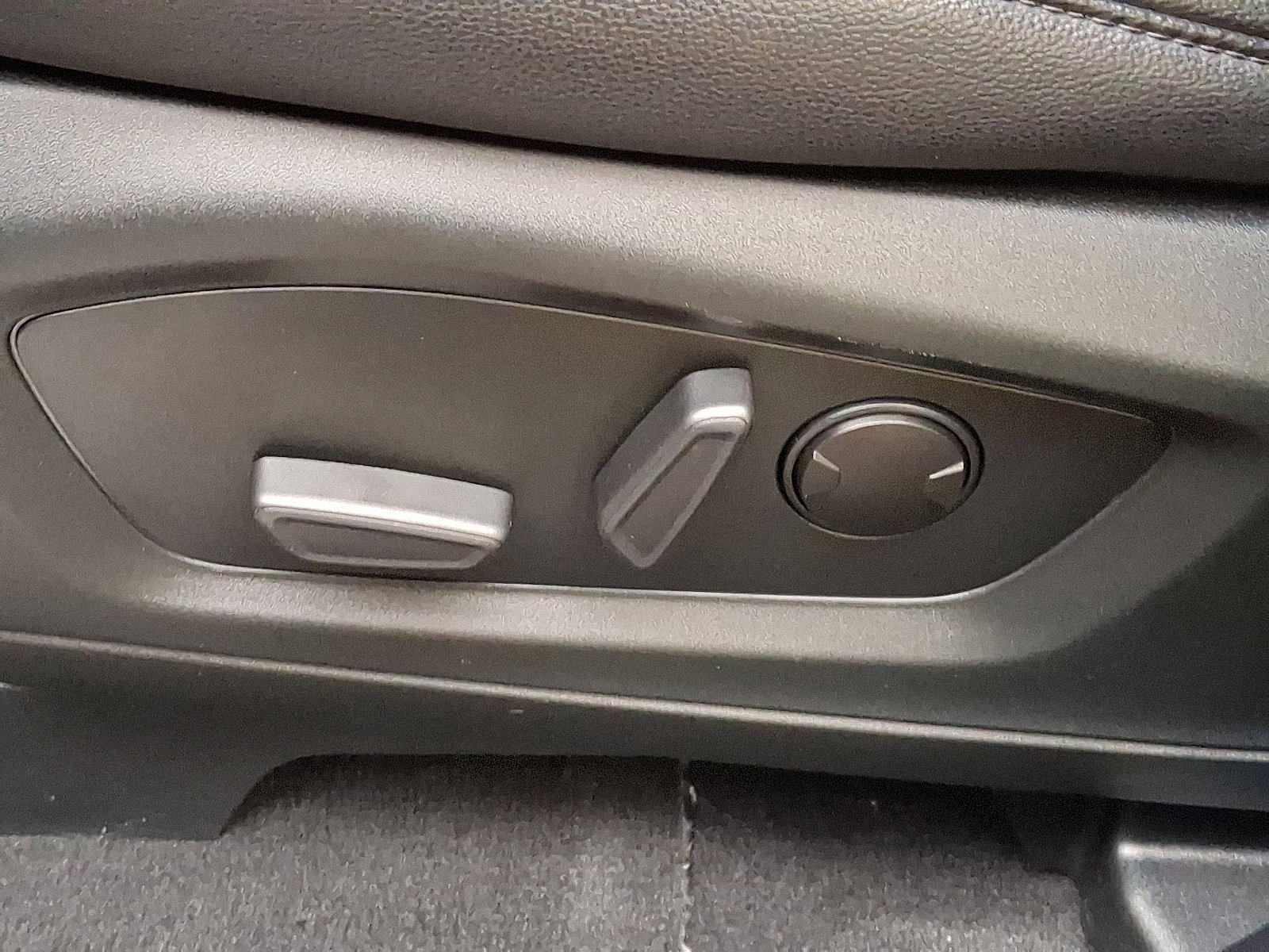 Certified 2022 Ford Explorer ST-Line w/ Class IV Trailer Tow Package image 18