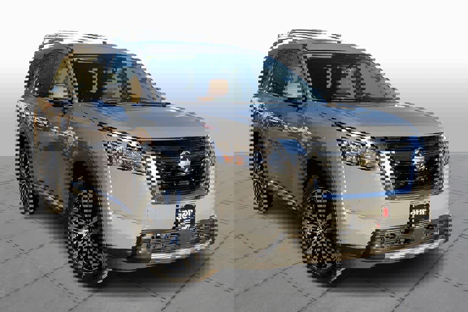 Used 2024 Nissan Pathfinder Platinum w/ Cargo Package image 3