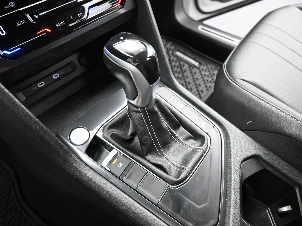 Used 2022 Volkswagen Tiguan SE R-Line image 42