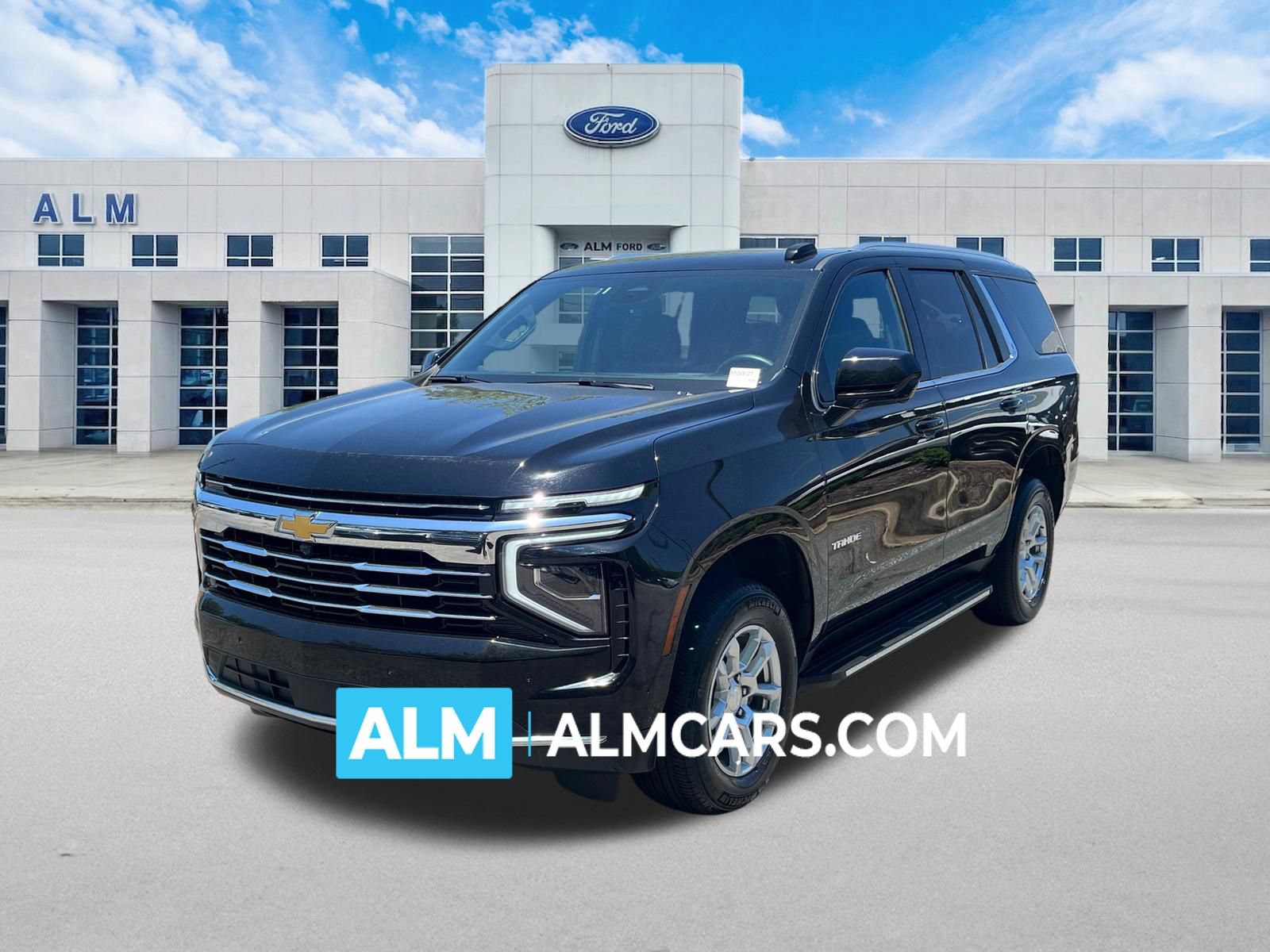 Used 2025 Chevrolet Tahoe LT AWD/4WD image 1