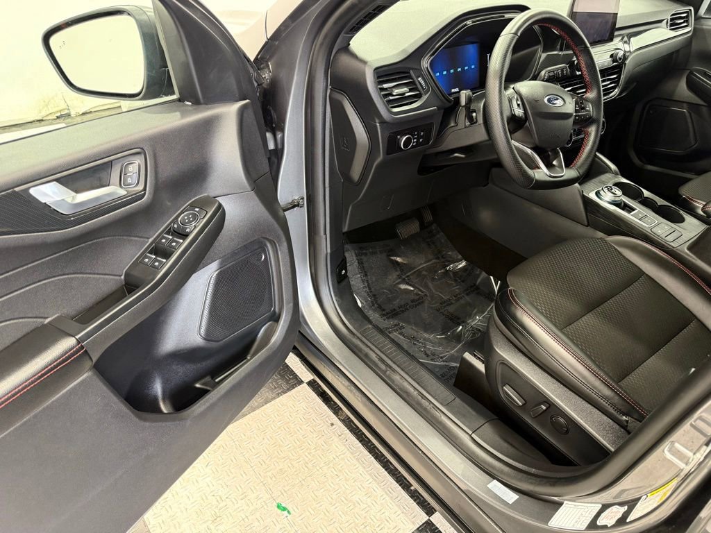 Certified 2025 Ford Escape ST-Line image 31