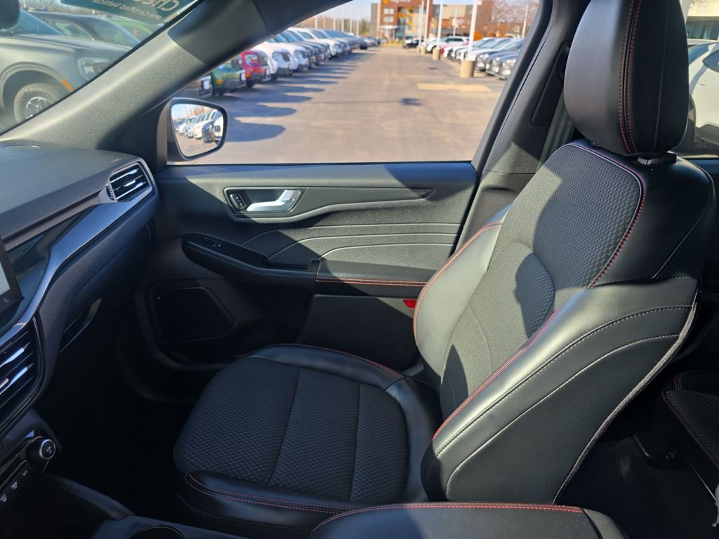Certified 2023 Ford Escape ST-Line Elite AWD/4WD image 36