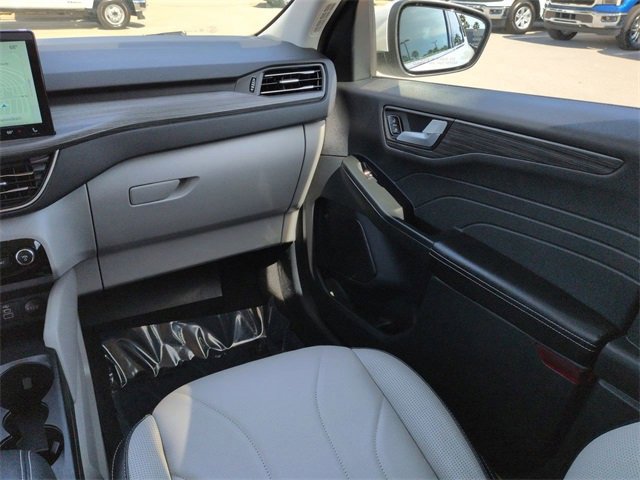 Certified 2025 Ford Escape Platinum w/ Premium Technology Package image 17