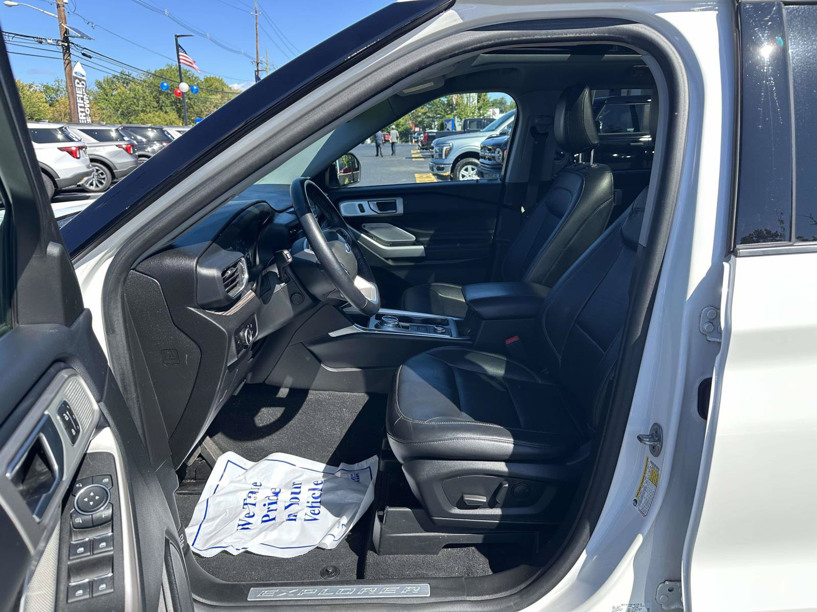 Certified 2023 Ford Explorer Limited w/ Limited Technology Package AWD/4WD image 18