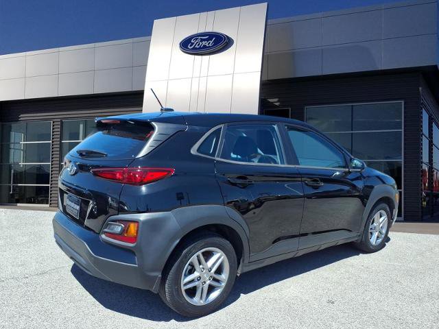 Used 2021 Hyundai Kona SE FWD image 2
