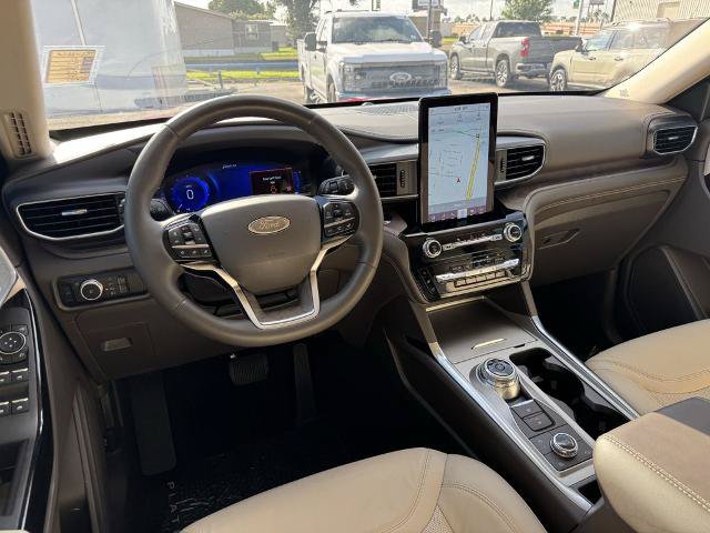 Certified 2023 Ford Explorer Platinum w/ Technology Package AWD/4WD image 18