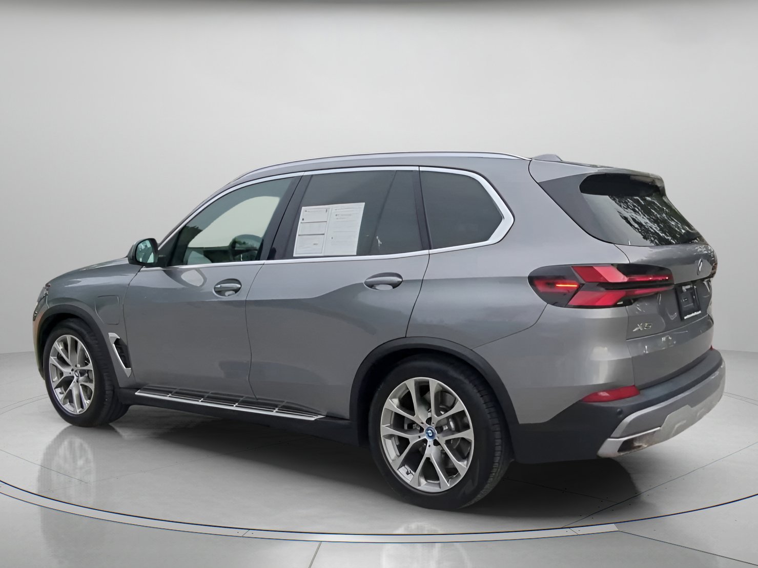 Used 2025 BMW X5 xDrive50e AWD/4WD image 19