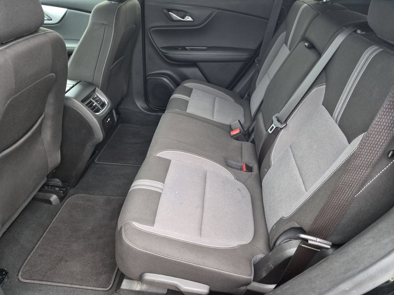 Used 2025 Chevrolet Blazer LT FWD image 26