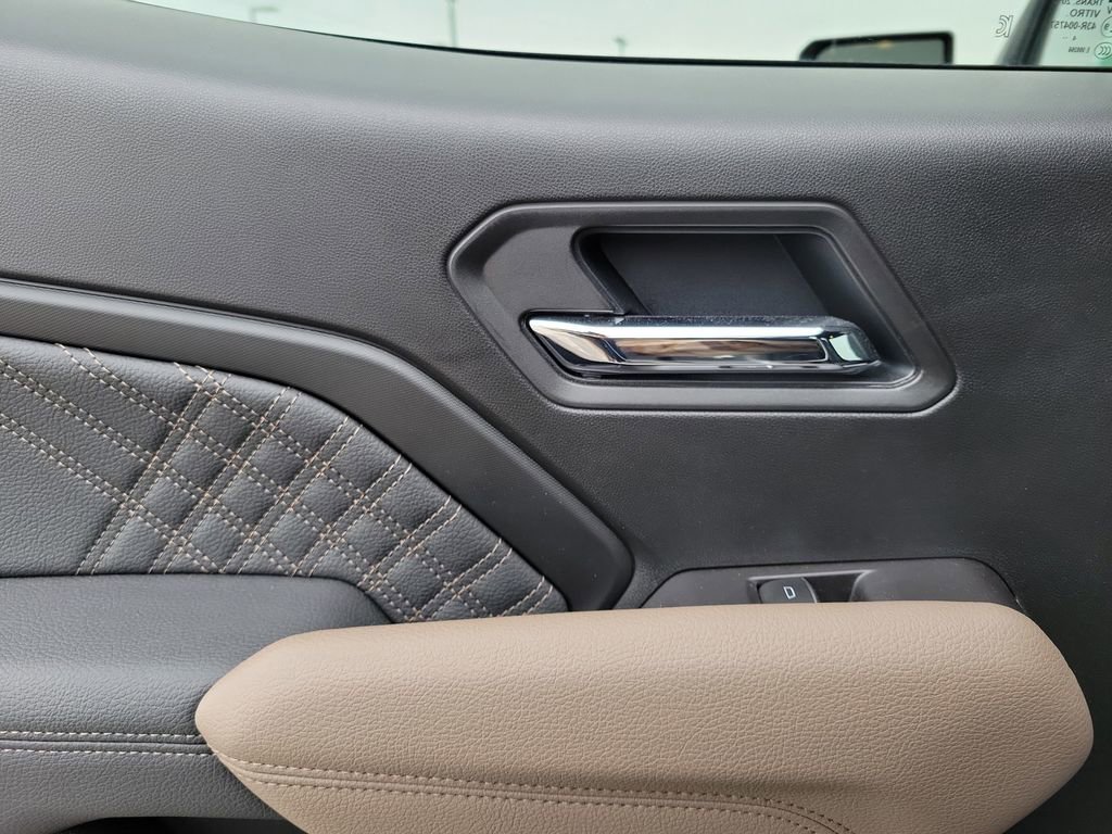 Used 2024 GMC Canyon Denali image 14