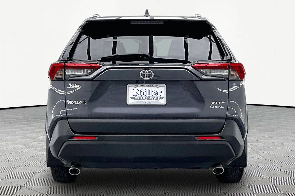 Used 2025 Toyota RAV4 XLE AWD/4WD image 4