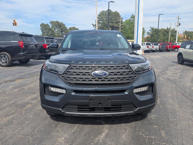 Certified 2022 Ford Explorer XLT w/ Equipment Group 202A AWD/4WD image 3