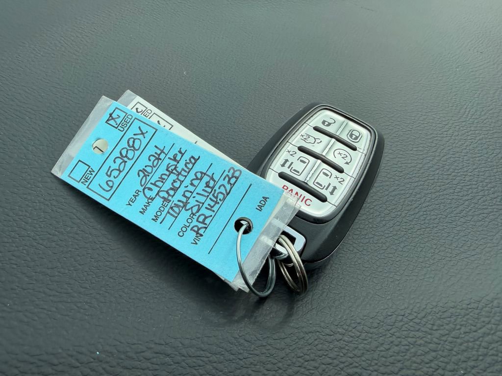 Used 2024 Chrysler Pacifica Touring-L image 39