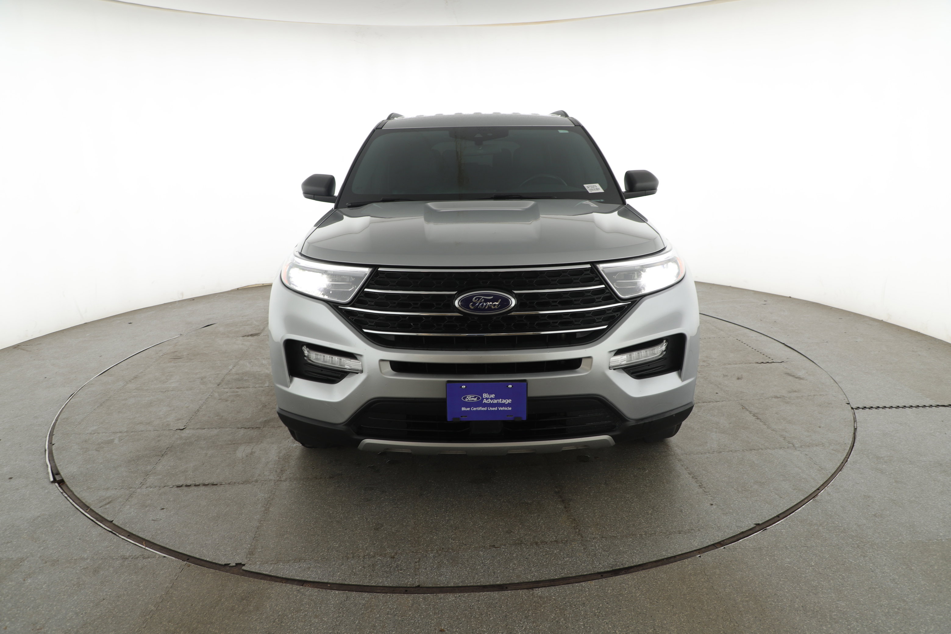 Certified 2020 Ford Explorer XLT w/ Equipment Group 202A RWD image 3