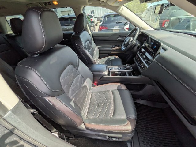 Used 2024 Nissan Pathfinder Platinum AWD/4WD image 23