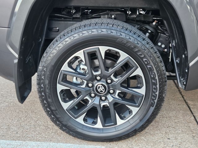 Used 2026 Toyota Tundra Limited AWD/4WD image 19