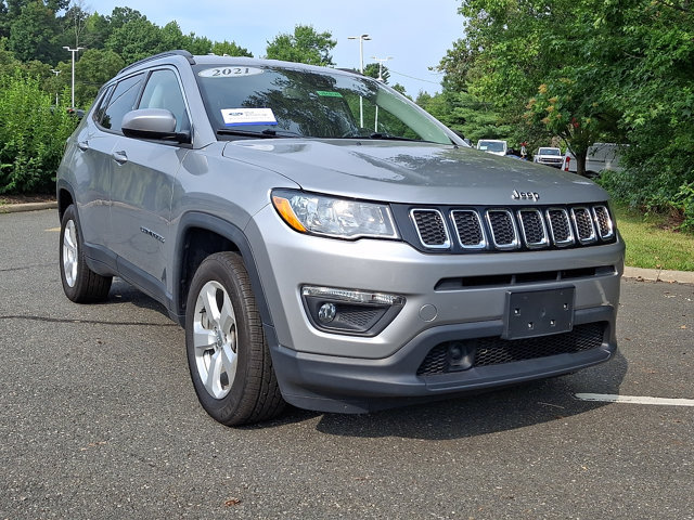 Used 2021 Jeep Compass Latitude w/ Driver Assistance Group AWD/4WD image 2