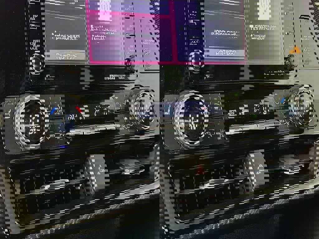 Used 2022 Toyota Highlander XSE AWD/4WD image 21