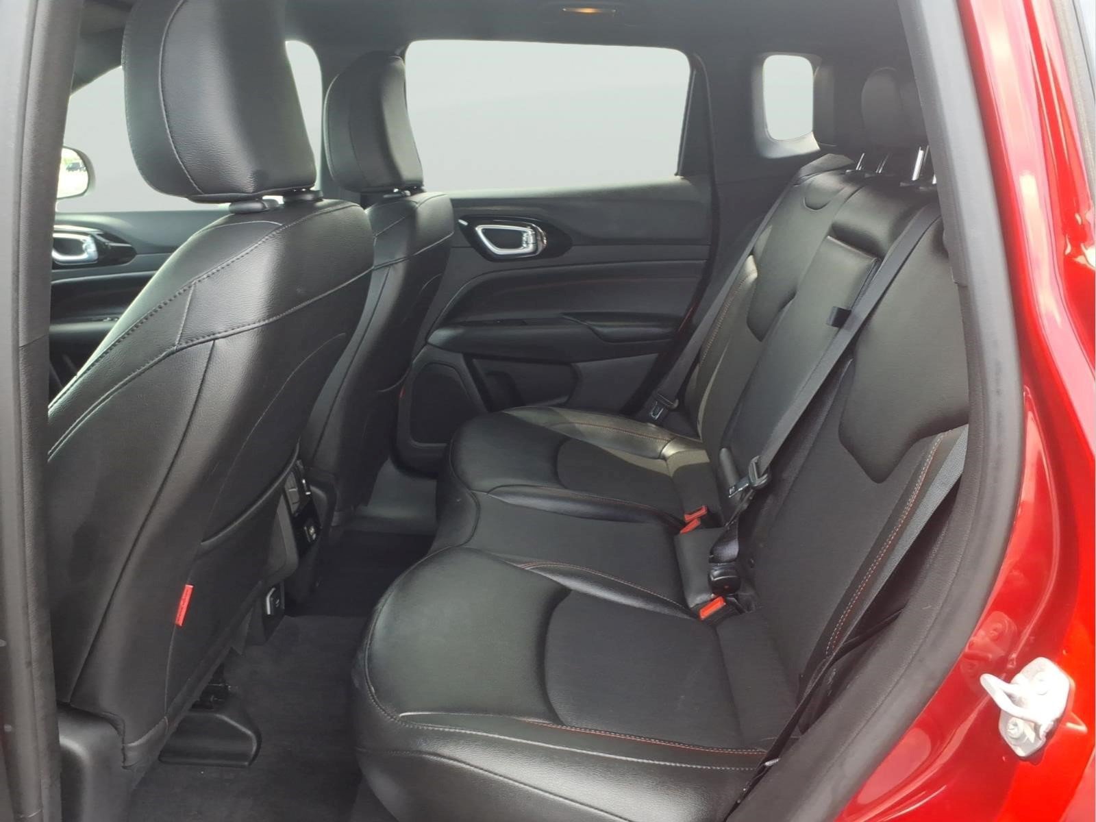 Used 2025 Jeep Compass Trailhawk AWD/4WD image 13