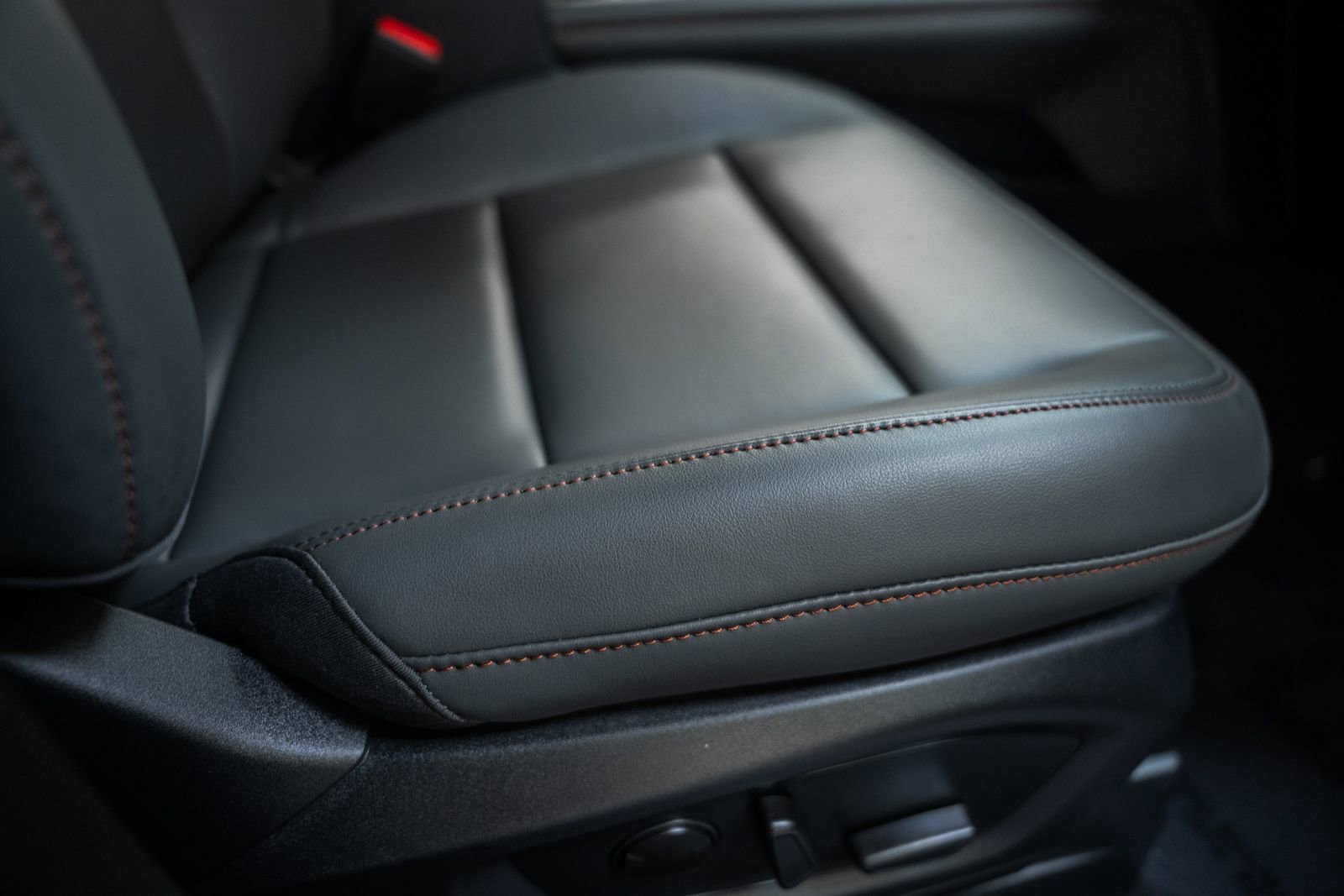 Certified 2025 Ford Explorer Active w/ Active Comfort Package image 41