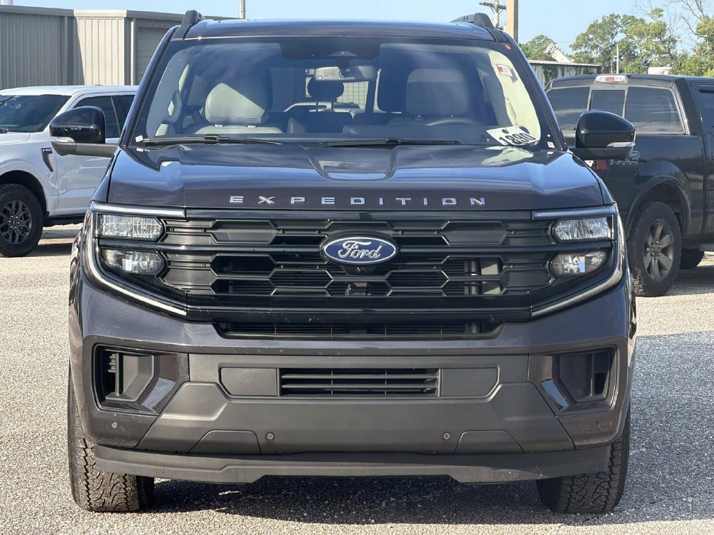 Certified 2025 Ford Expedition Active AWD/4WD image 2