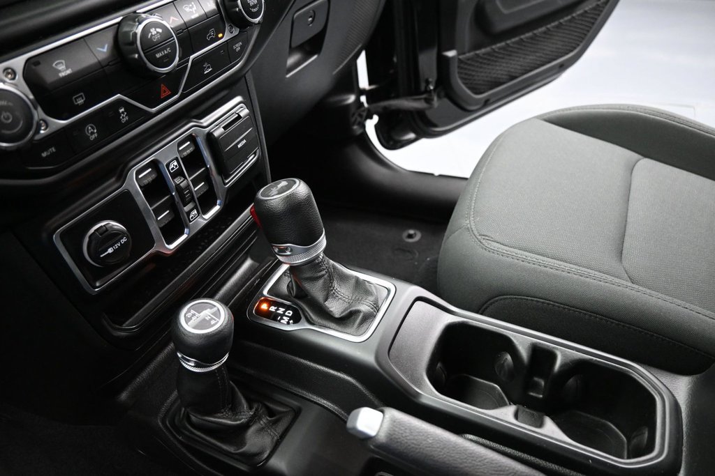 Used 2022 Jeep Wrangler Unlimited Sport AWD/4WD image 19