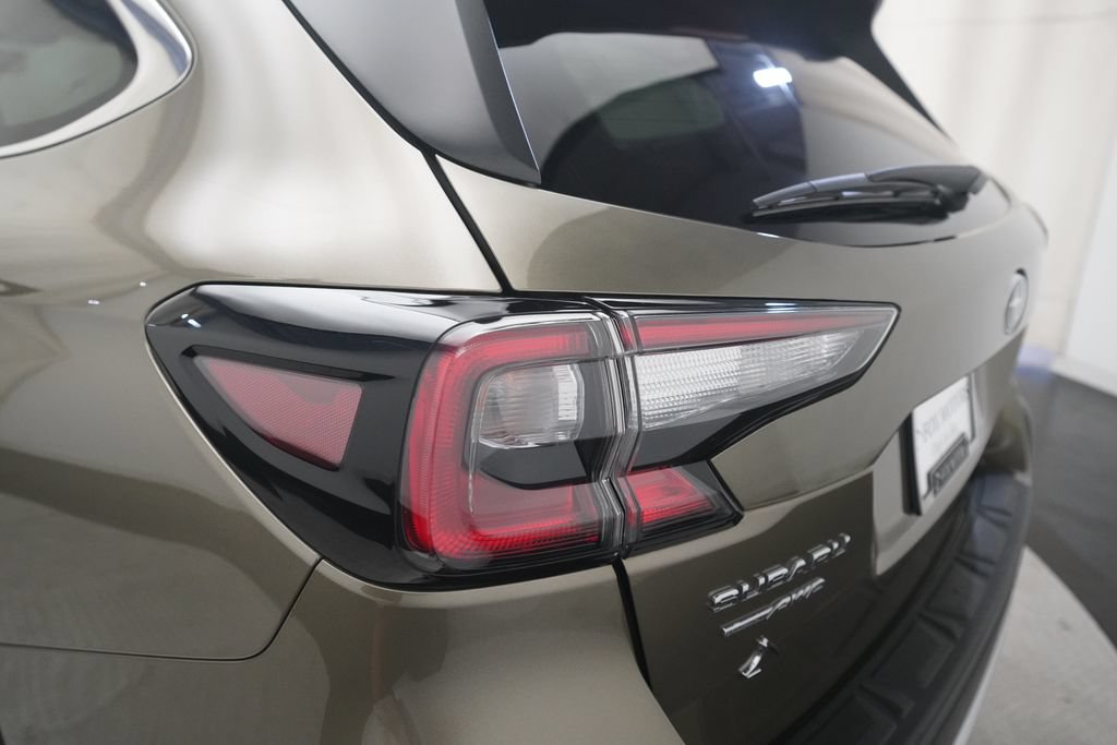 Used 2025 Subaru Outback Limited AWD/4WD image 33