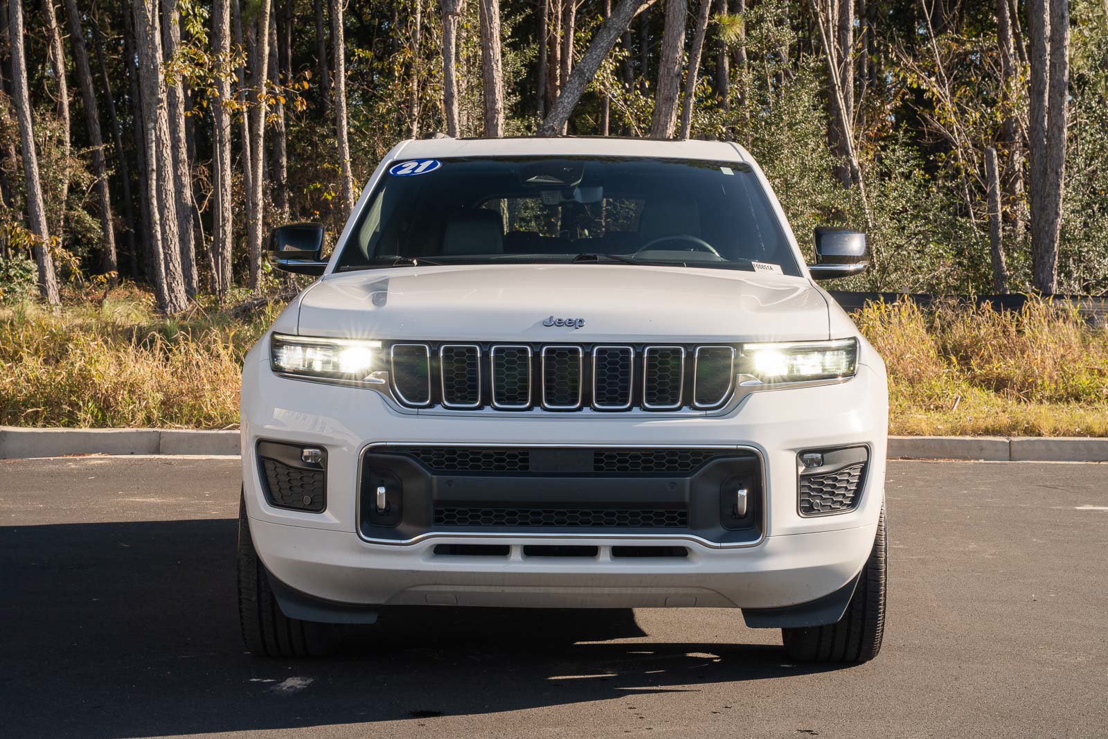 Used 2021 Jeep Grand Cherokee L Overland w/ Luxury Tech Group IV AWD/4WD image 2